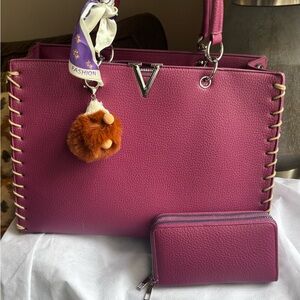 Beautiful! Fashion burgundy LG Vegan leather zip Tote/Crossbody Bag with Wallet